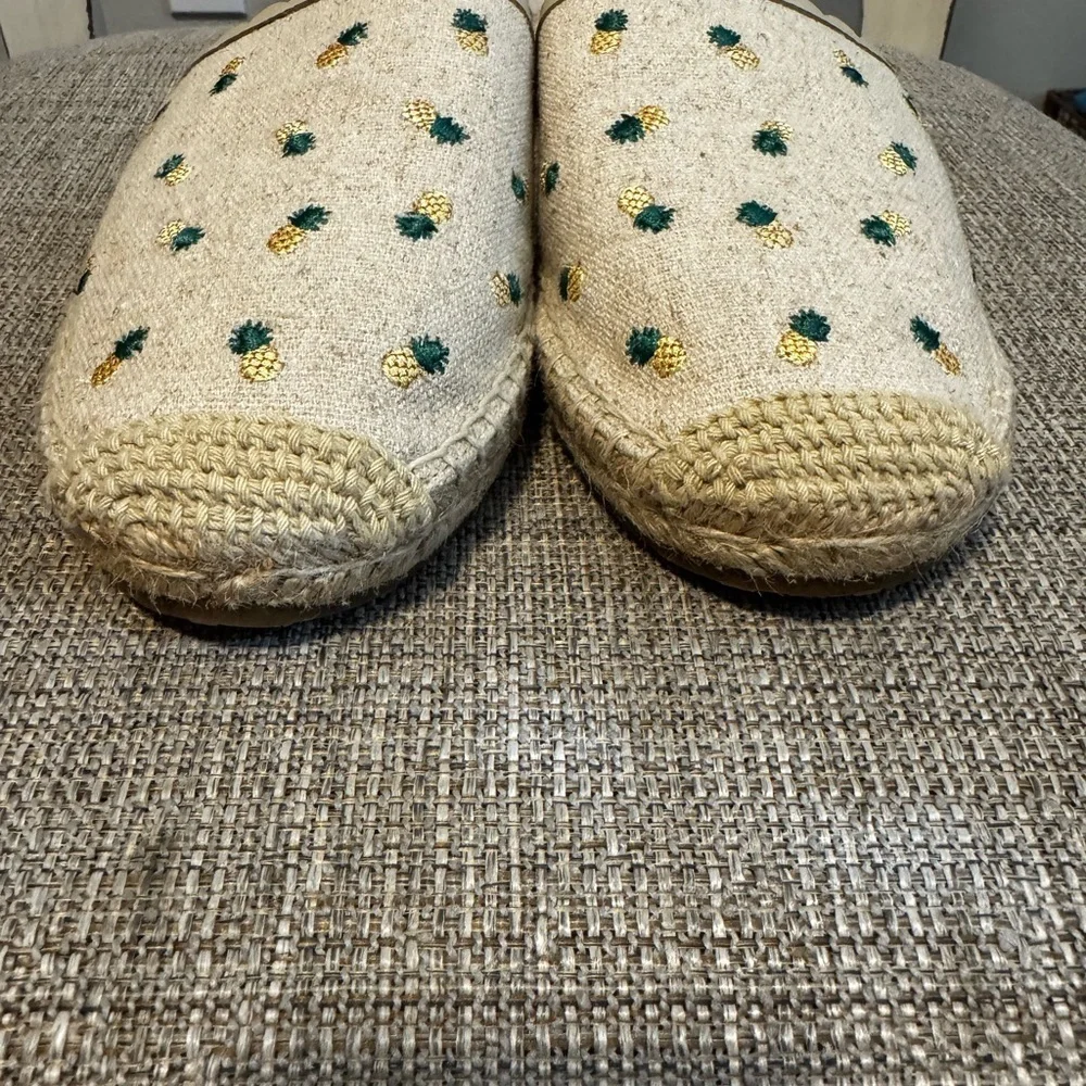 Kate Spade “Rosie Pineapple” Flats Size 8.5B